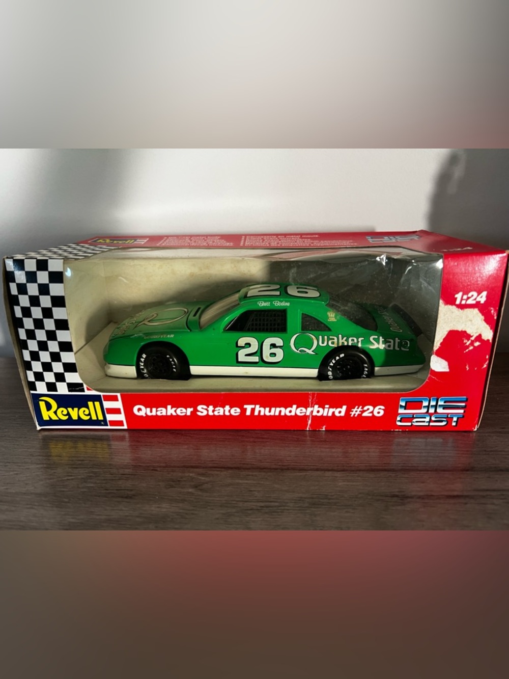 Revell NASCAR Brett Bodine Quaker State #26 Green Thunderbird Diecast 1:24 Car